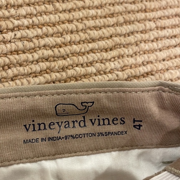 Vineyard Vines size 4T khaki shorts - Picture 2 of 4